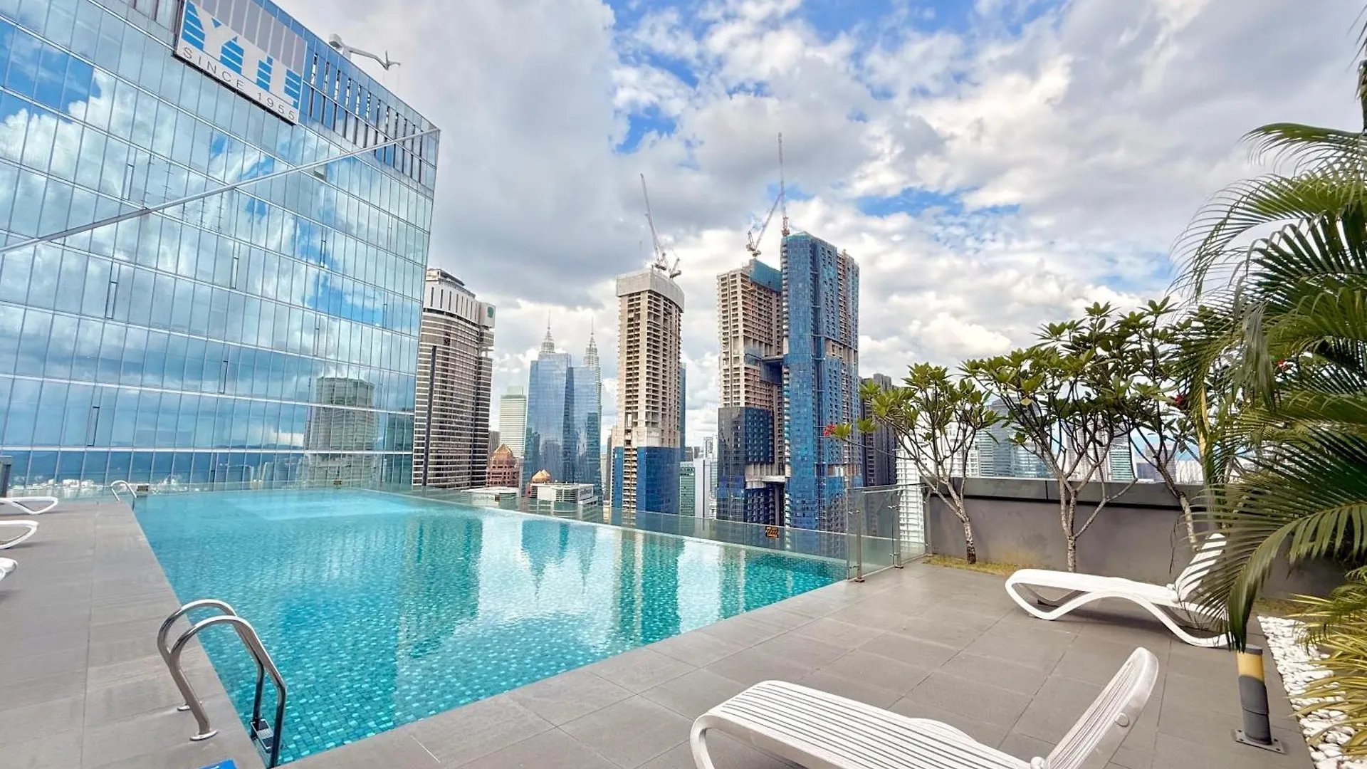 Crystal Suite At Dorsett Infinity Pool Kl Kuala Lumpur