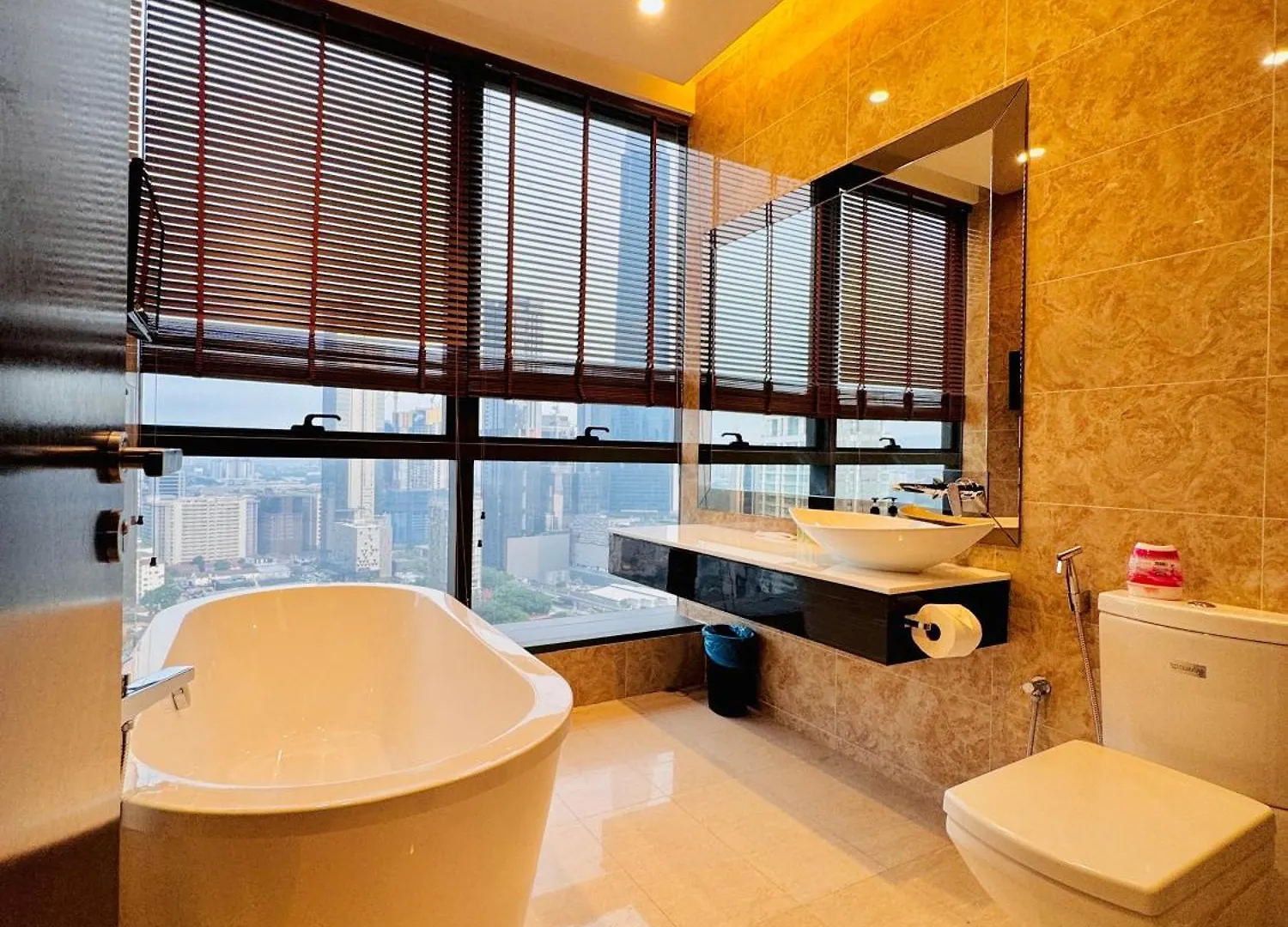 Crystal Suite At Dorsett Infinity Pool Kl Куала-Лумпур 0*,
