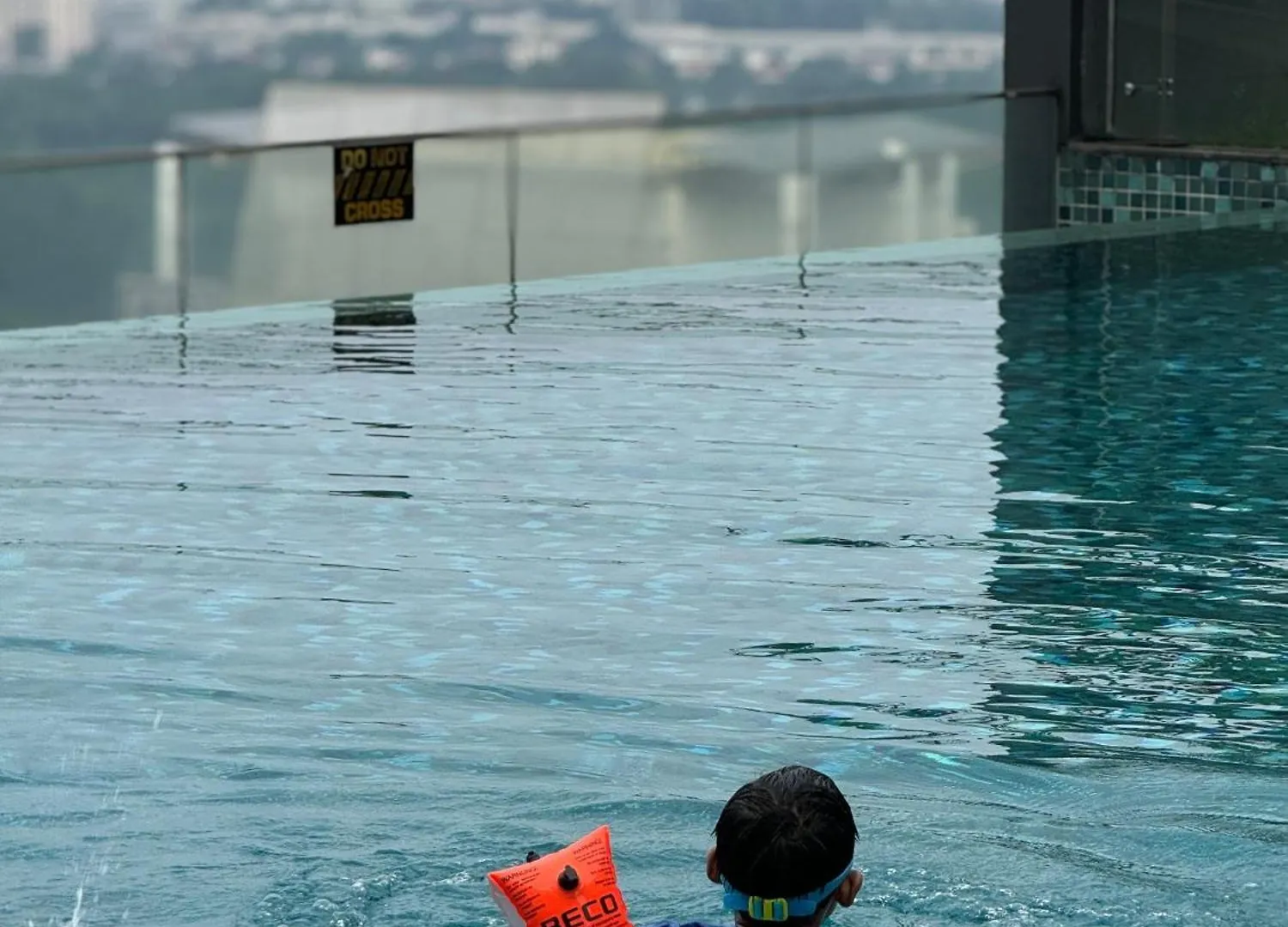 Crystal Suite At Dorsett Infinity Pool Kl Куала-Лумпур Апартаменты